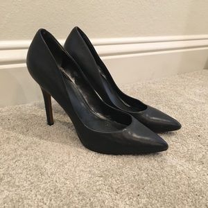 Black pumps